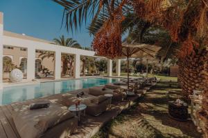 Bazén v ubytování Les Jardins de Kesali By La Siredrah nebo v jeho okolí