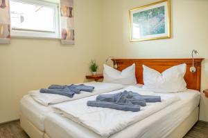 two beds in a room with towels on them at Apartment Juwel in Bensersiel
