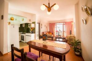 Η κουζίνα ή μικρή κουζίνα στο Seaview 1 Bed Apartment +17 φωτογραφίες