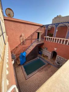 an overhead view of a building with a swimming pool at Riad Mériem in Tama ou Ennza