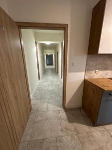 a hallway in a house with a tile floor at PrzyStań S7 in Smroków
