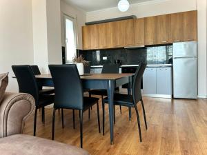 Kuchyň nebo kuchyňský kout v ubytování Luxury Seaview Apartments - by EKA Luxury Apartments + 7 fotografií