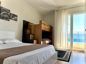 Postel nebo postele na pokoji v ubytování Luxury Seaview Apartments - by EKA Luxury Apartments