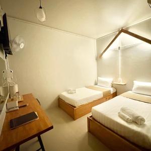 Postel nebo postele na pokoji v ubytování Yoi Hotel krabi