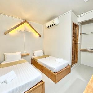 Postel nebo postele na pokoji v ubytování Yoi Hotel krabi