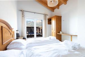 A bed or beds in a room at Chalet des Alpes - Sunset View - Crans-Montana