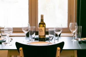 Nápoje v ubytování 3 Bed, 2 Bath Apt, City Centre, Parking + 15 fotografií