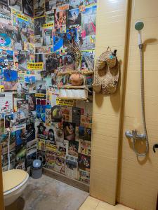 Koupelna v ubytování Desart Hostel