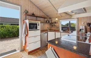 A kitchen or kitchenette at Awesome Home In Haderslev With Kitchen