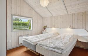 A bed or beds in a room at Awesome Home In Haderslev With Kitchen