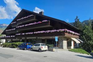a building with flowers on the side of it at Charming Chalet Downtown in Lens