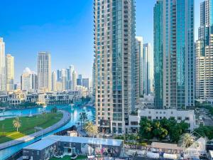 Nespecifikovaný výhled na destinaci Dubaj nebo výhled na město při pohledu z apartmánu
