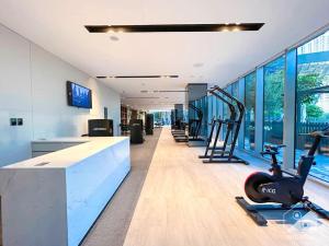 Fitness centrum a/nebo fitness zařízení v ubytování Luxury & Elegance in Downtown Fountain Views