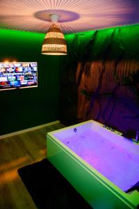 Et tv og/eller underholdning på La suite Oasis