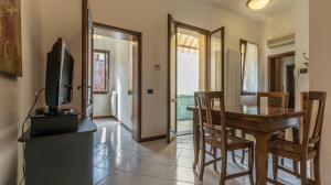 a dining room with a table and a television at Francesca Apartment in Sassuolo - Affitti Brevi Italia in Sassuolo +22 photos