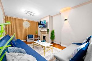 Χώρος καθιστικού στο Modern 18 Guest Large Home in Solihull - Near NEC, JLR, HS2 and BHX