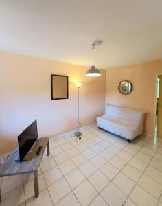 TV a/nebo společenská místnost v ubytování soleil catalan 50m2 , 2km mer jardin wifi parking 2ch 4pers chéque vacance