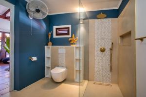 Ένα μπάνιο στο Bloublou Apartments Curaçao