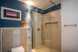 Ένα μπάνιο στο Bloublou Apartments Curaçao