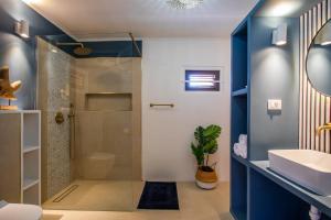 Ένα μπάνιο στο Bloublou Apartments Curaçao