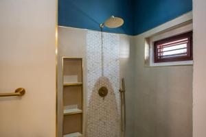 Ένα μπάνιο στο Bloublou Apartments Curaçao