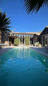 Gallery image of Maison d architecte contemporaine la pierre blanche in Bordeaux