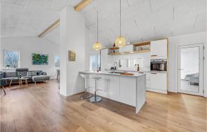 Dapur atau dapur kecil di Lovely Home In Skjern With Sauna