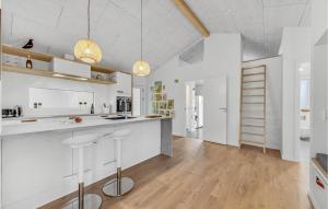 Dapur atau dapur kecil di Lovely Home In Skjern With Sauna
