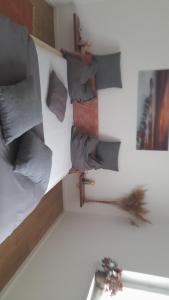 Postel nebo postele na pokoji v ubytování Ferienwohnung im Grünen
