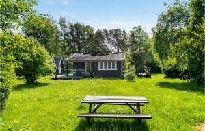 Zahrada ubytování Stunning Home In Sjællands Odde