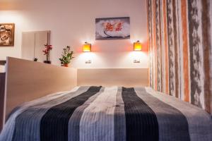 Posteľ alebo postele v izbe v ubytovaní All In Apartman
