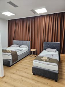 Katil atau katil-katil dalam bilik di Hotel Murat +37 gambar