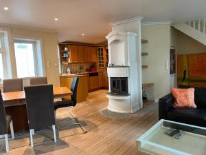 Køkken eller tekøkken på Nedre Blekeveien 4 + 5 billeder