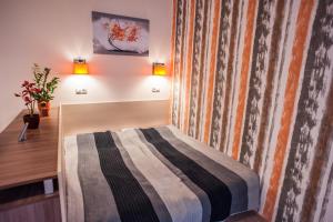 Posteľ alebo postele v izbe v ubytovaní All In Apartman