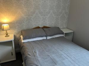 Postel nebo postele na pokoji v ubytování Loophead Lodge