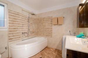 Kúpeľňa v ubytovaní Villa Poseidon Seaside by Villa Plus