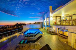 Zdjęcie z galerii obiektu Villa Barco Sea View by Villa Plus w mieście Torrox Costa +24 zdjęcia