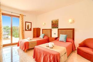 A bed or beds in a room at Villa Cala Nit by Villa Plus