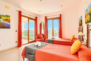 A bed or beds in a room at Villa Cala Nit by Villa Plus