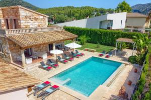 Bazén v ubytování Villa La Boveda by Villa Plus nebo v jeho okolí
