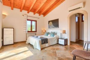 Postel nebo postele na pokoji v ubytování Villa La Boveda by Villa Plus + 28 fotografií