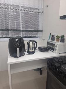 Kuchyň nebo kuchyňský kout v ubytování Apartamento com suíte