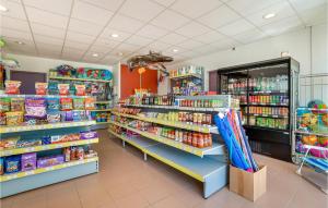 Supermarket alebo iný obchod pri dovolenkovom dome alebo v okolí