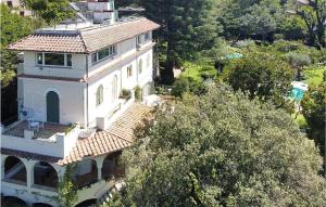 The building in which the holiday home is located