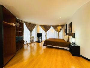 a bedroom with a bed and a television in it at Continental Aparthotel Bogotá - Aparta Suite in Bogotá