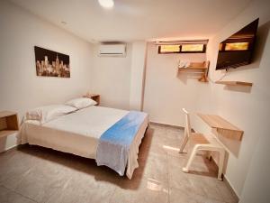 Postel nebo postele na pokoji v ubytování Hotel La Estrella de David Cartagena