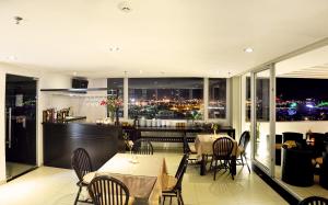 A restaurant or other place to eat at D&C Hotel