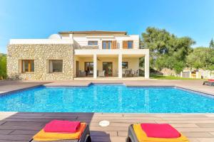 Bazén v ubytovaní Villa Casa de Pedra by Villa Plus alebo v jeho blízkosti