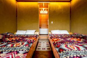 a room with two beds in a room at Kita Karuizawa Morino Takibi Dogs OK! in Tsumagoi