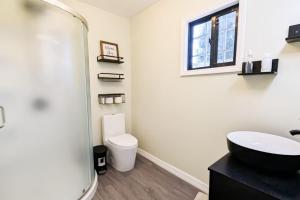 Bagno di Elenas Modern 2BR Comfy Home